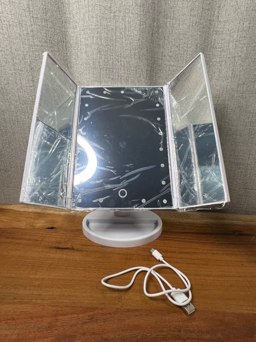 ❤️ Superstar Tri-Fold LED Makeup Mirror with Magnification - Picture 10 of 10